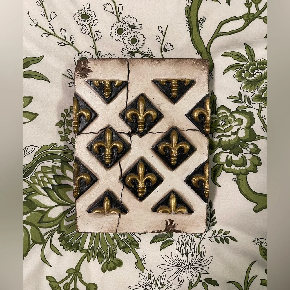 DISENY ARTS Wall Tile Collectable French Lily